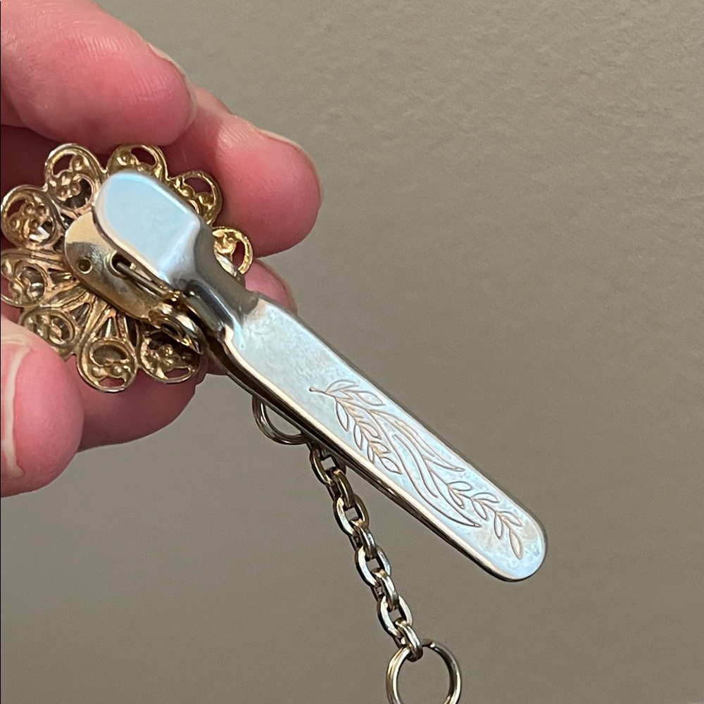 Vtg 50s Gold filigree & Red Gem Clip-On Key Holder - Picture 7 of 12